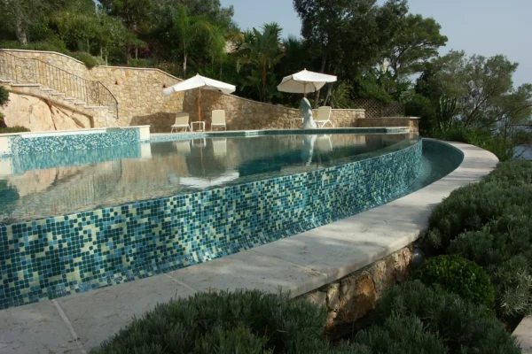 Installateur piscine a débordement Aqua Soft Piscines et Spa Marseille