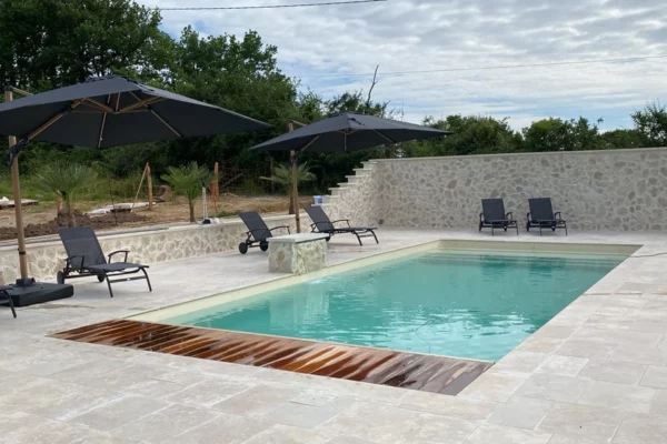 Installation piscine coque Piscines dIci Hautes-Pyrénées