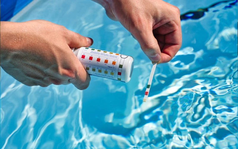 Ajuster le pH de l’eau de piscine