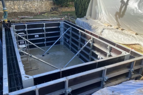 Construction de piscine béton Eric Piscines et Spa Bollene