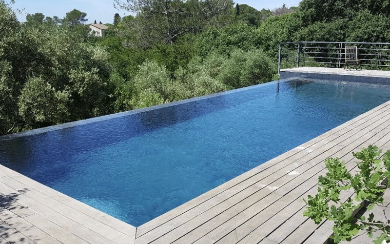 Membrane armée pour piscine à débordement
