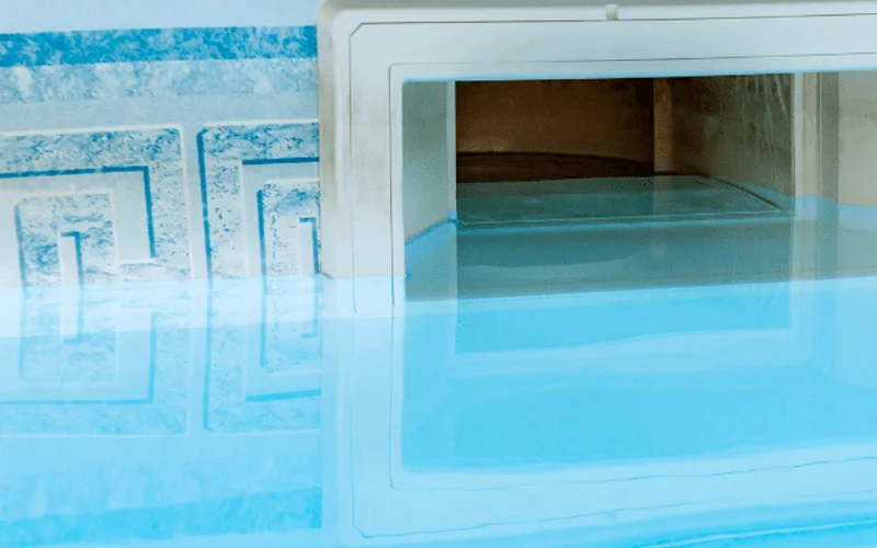 Réparation de skimmer piscine endommagé