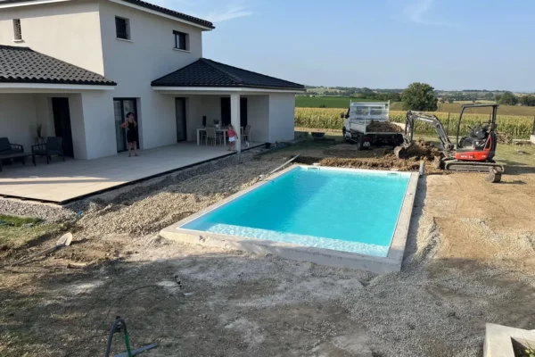 Construction piscine beton Oasis Piscines Revel