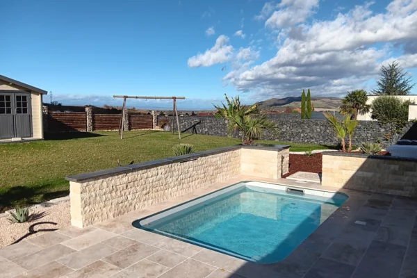 Construction et rénovation piscine Essentiel Piscine et Spa Issoire